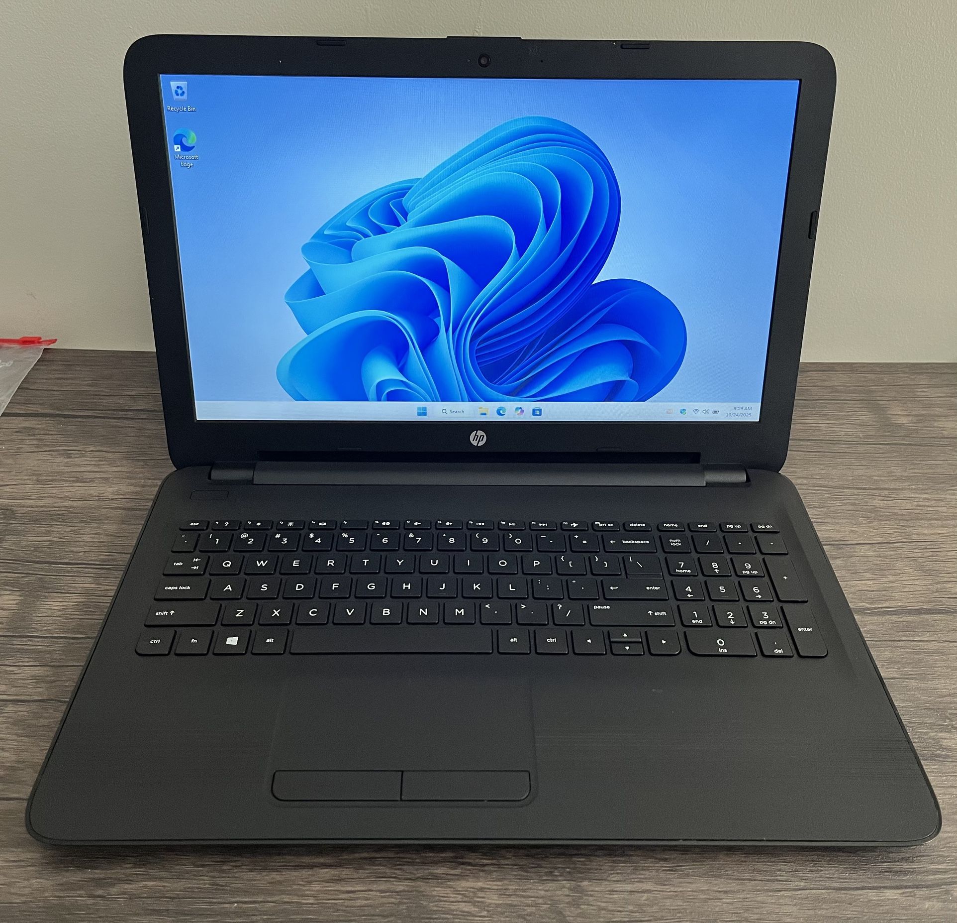 HP 15-ba016nr . 15.6". 1.8 GHz AMD Quad-Core. 500 GB SSD. 8 GB. Windows 11 Home (25H2)
