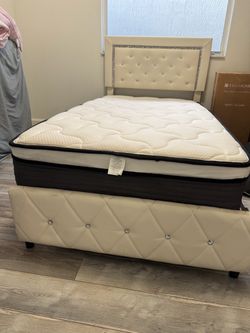 2 white twin beds for sale used like new