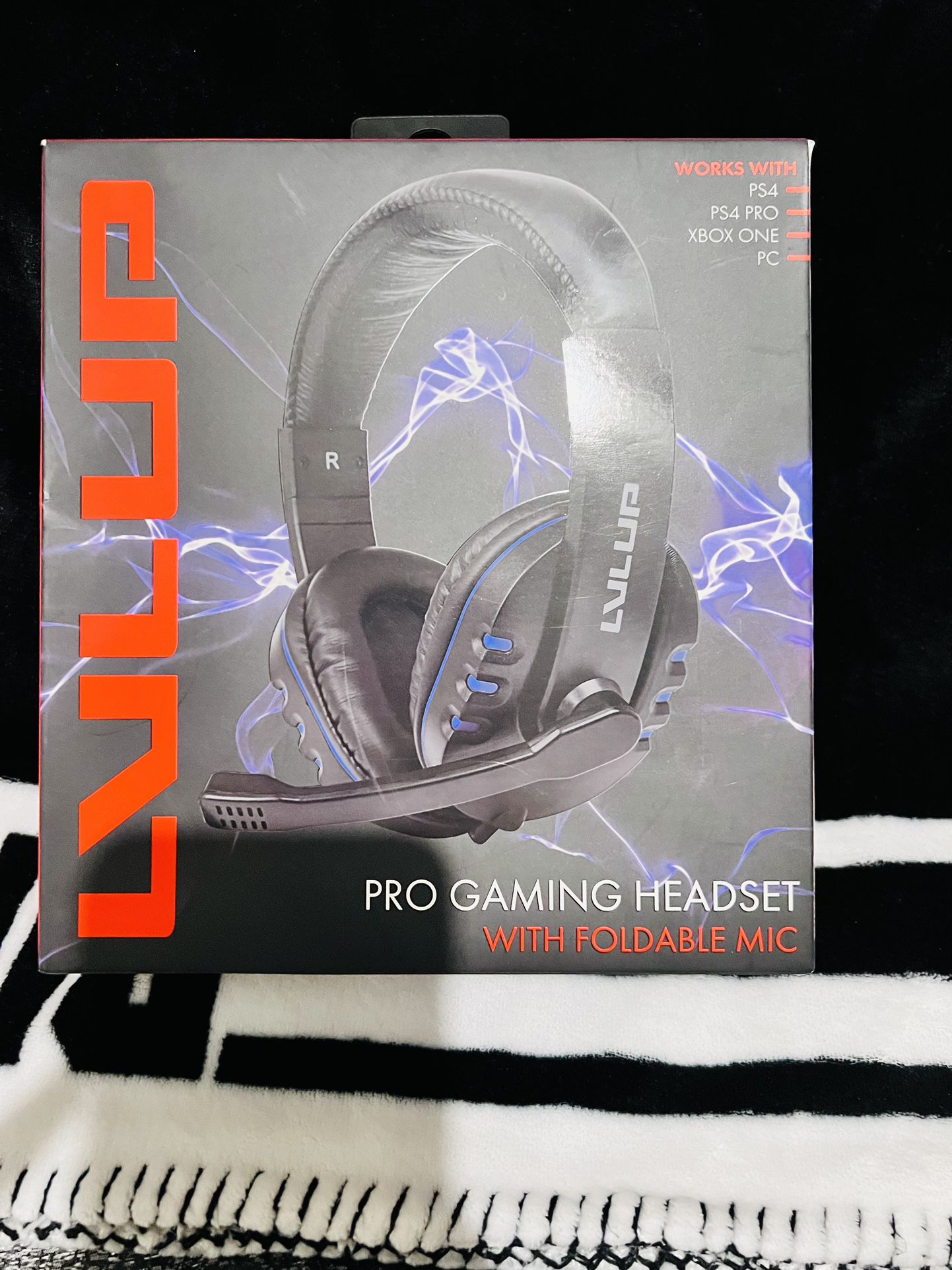 PRO GAMING HEADSET WITH FOLDABLE MIC