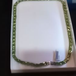 Women's necklace
