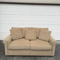 Crate And barrel Couch, FREE Delivery Available 