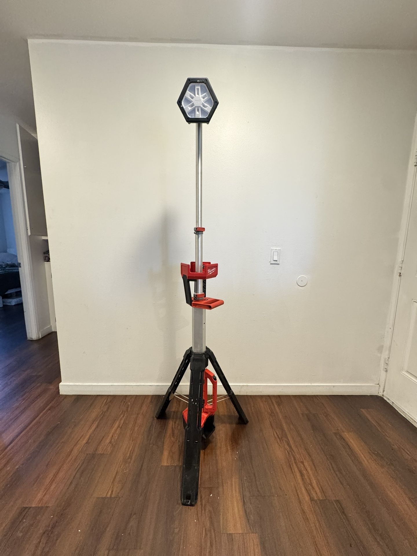 Milwaukee M18 Tower Light