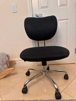Adjustable Black Office Chair w/ Wheels – Compact Desk Chair