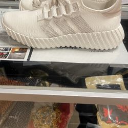 New Women’s adidas Size 9