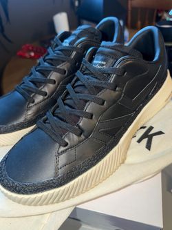 Los Angeles sneakers  (new) (Read ad before messaging) 9.5M 11W