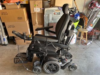 Quantum Mini Power Wheelchair