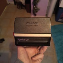 Polaroid Spirit 600 (Color Film Included