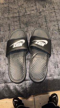 Nike sandals size 8