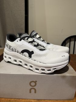 Oncloud Cloud Monster White Black Men Size 9.5 , 10 , 11 