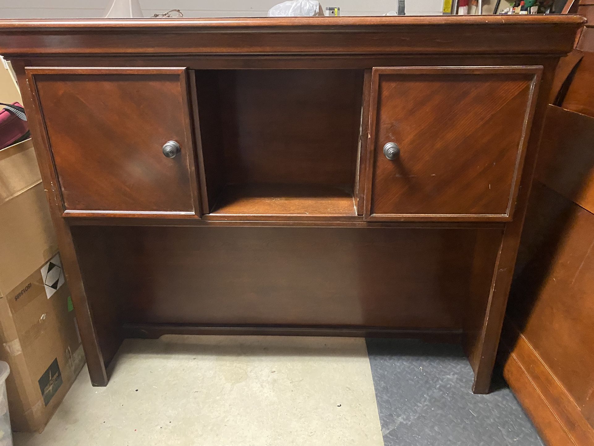 Hutch / Headboard