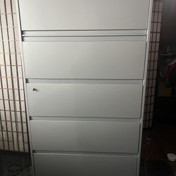 Strorage cabinet with lock 