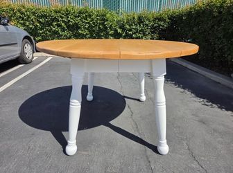 Solid wood expandable dining table