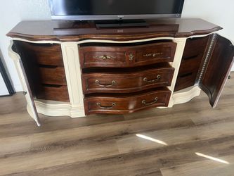 Beautiful TV stand! Solid oak
