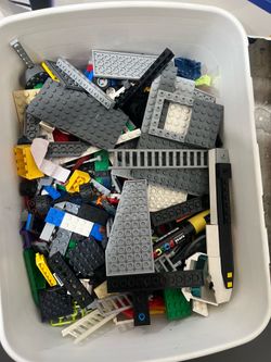 wHole bucket of legos