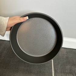 LIKE NEW 9x9 CAKE PAN 