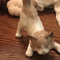Lladro Spain Playful Cat  Mint  Retired Figurine 