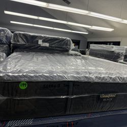 KING SIZE SIMMONS BEAUTYREST BLACK SERIES 1 (EXTRA-FIRM) MATTRESS & BOX SPRINGS BED SET
