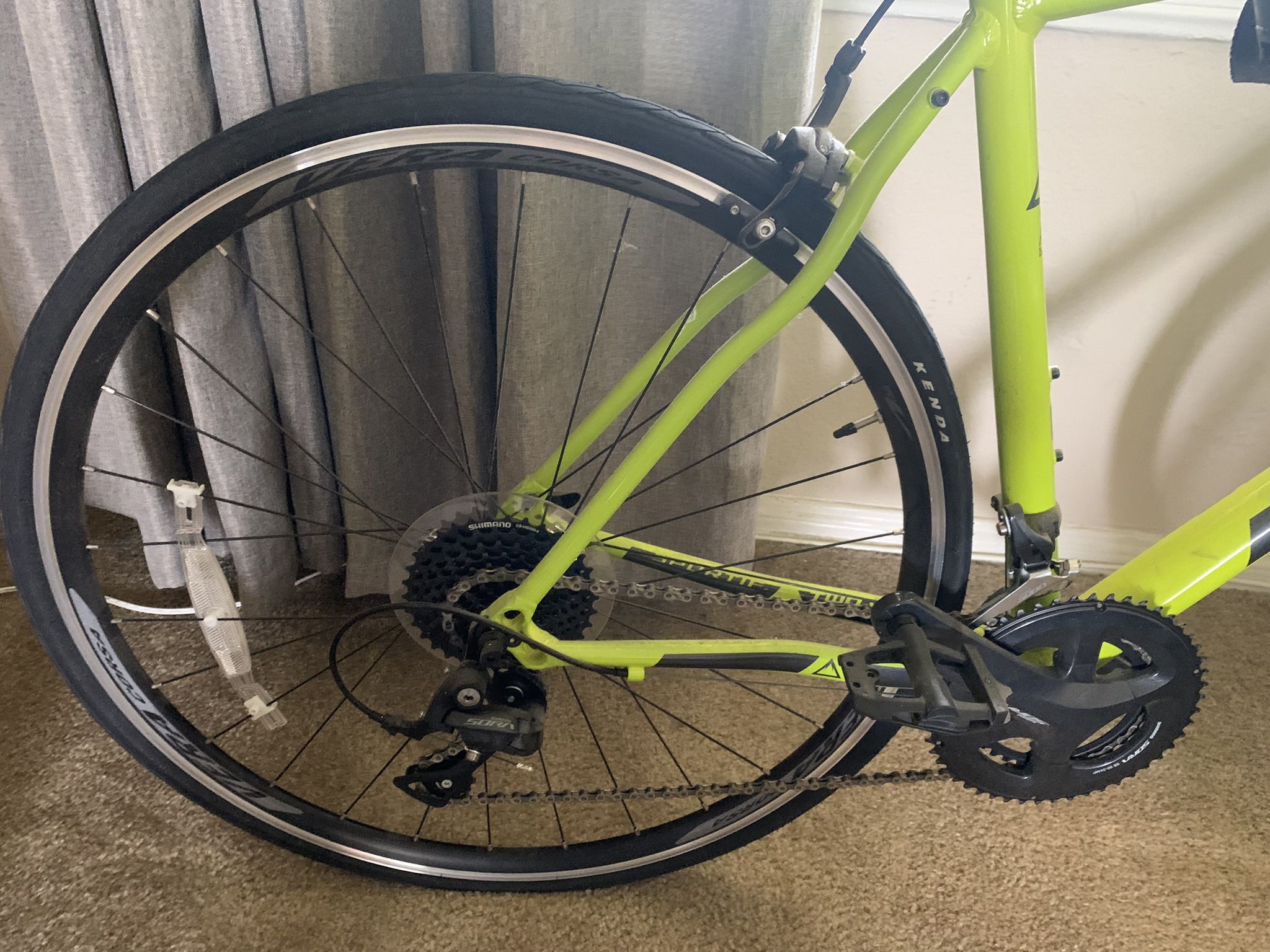 Fuji Sportif 2.1 Shimano Sora - Acid Green 2020 bike