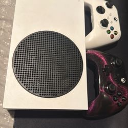 Xbox Series S W/ 2 Controllers