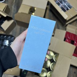 Brand New Men And Female Perfum And Cologne For Sale All New In Box Sealed In Plastics Samples Available Bulk /singles/ Wholesale Available✅🎄🎄✅