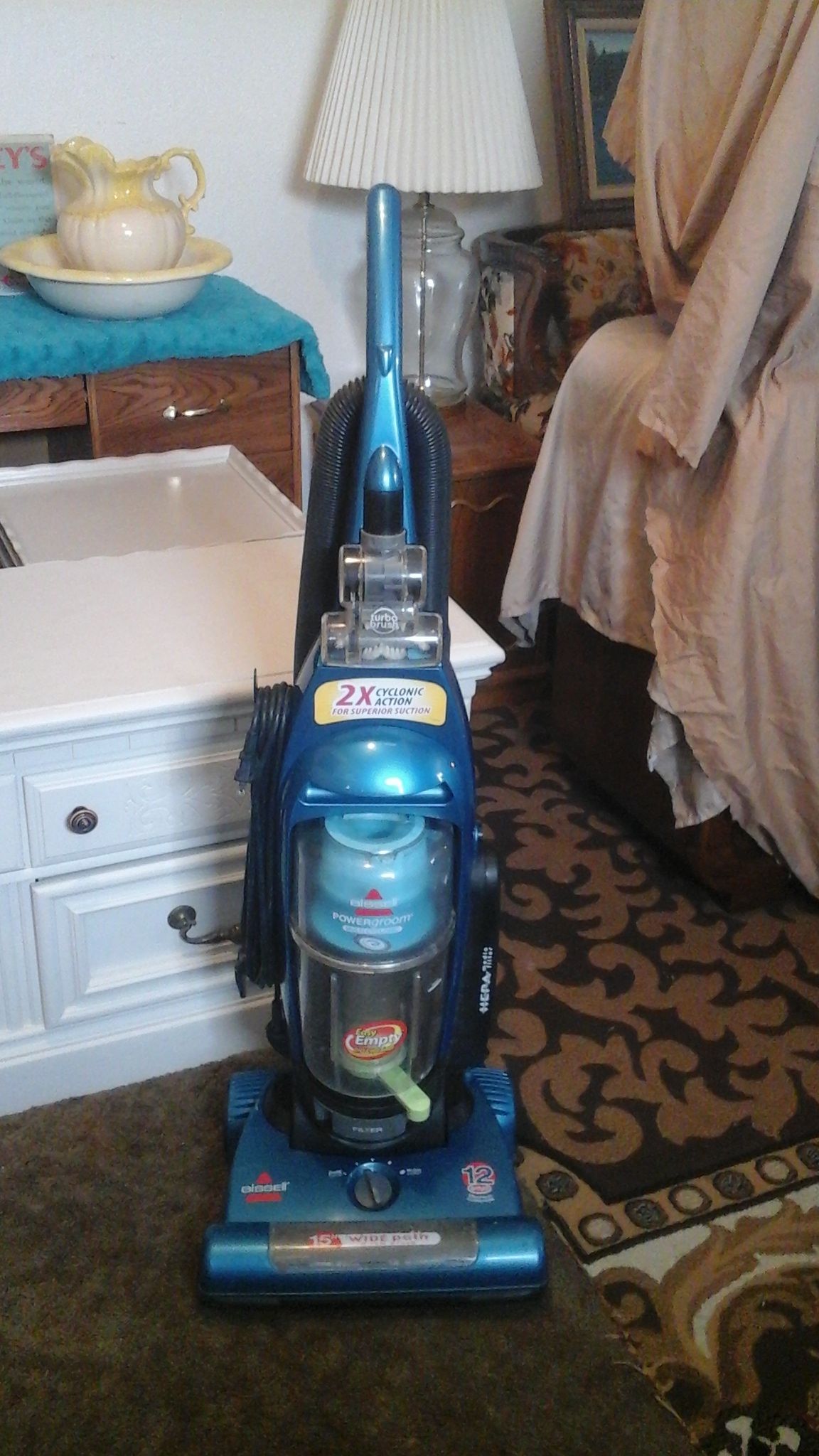 BISSELL POWERGROOM MULTI CYCLONIC BAGLESS VACUUM