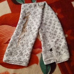 LOUIS VUITTON Silk scarf (100% Authentic)