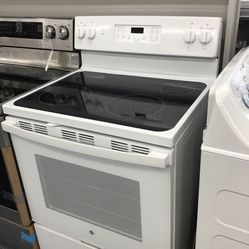 New Scratch And Dent GE 4 Burner Glass Top Range. 1 Year Warranty 