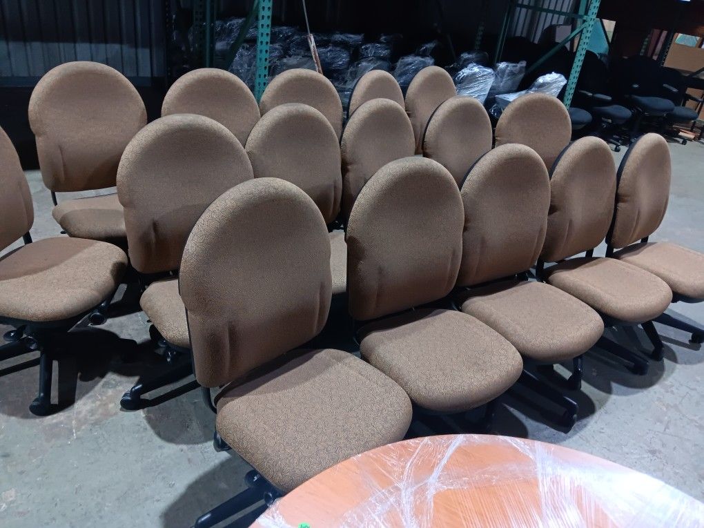 OFFICE CHAIRS AVAILABLE FOR SALE!!!!...Each