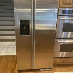 GE MONOGRAM 36" Stainless Refrigerator 