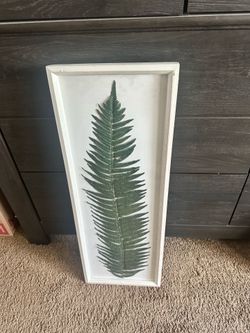 Leaf picture with white frame and glass