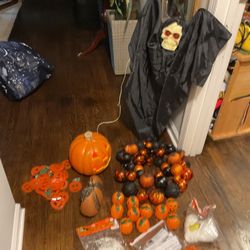 Halloween Decorations, They’re Beautiful, And In Good Conditions (NO SHIPPING)