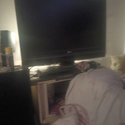 lg TV hooks to blue ray player 39 inches no remore