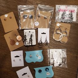 Ladies Earrings. Each Pr