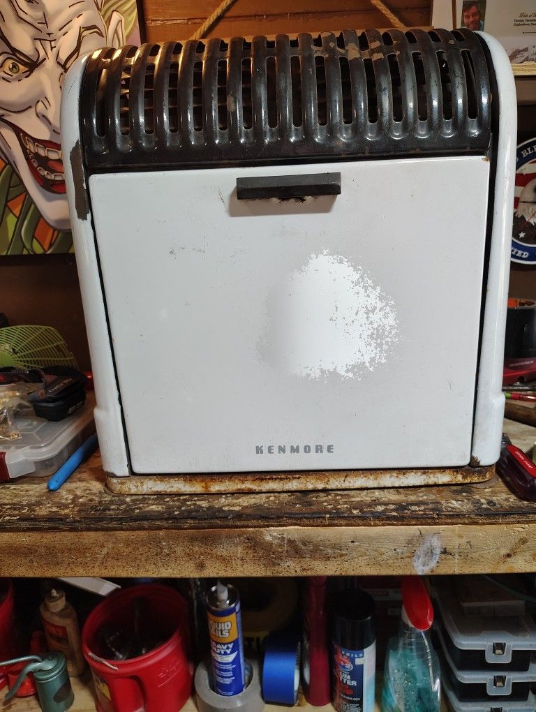 ANTIQUE KEROSENE HEATER