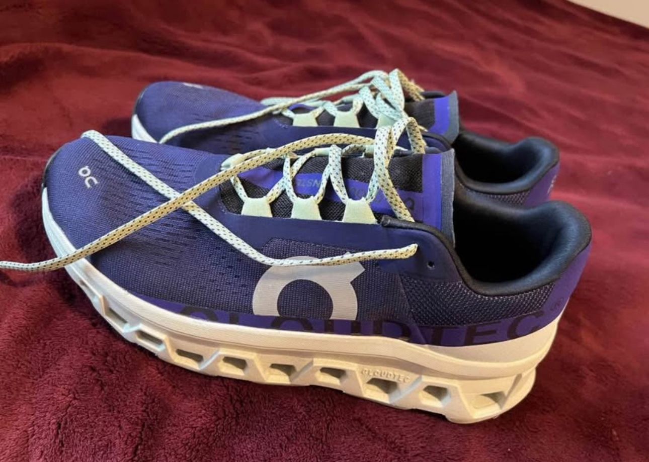 On Running Men’s Shoes / Size 11