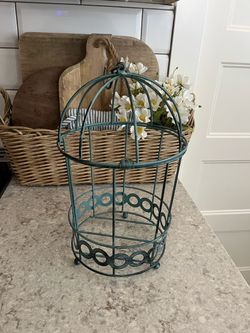 Pending Metal hanging lantern $10