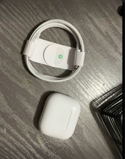 Airpods + charger