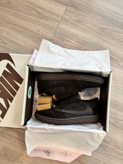 Size 7 youth jordan 1 low