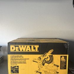 Dewalt 12in Double Bevel Compound Miter Saw (DWS780) 