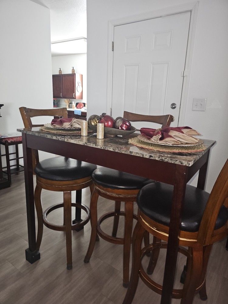 SMALL DINNING TABLE, 3 TALL BARSTOOLS AND 2 SHORT STOOLS
