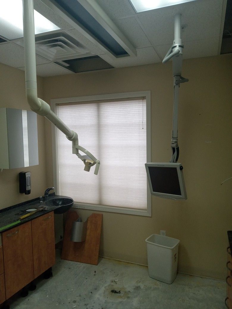 PLANAR Operating Light, & Sirona Computer Monitor