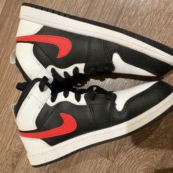 Jordan 1 Mid