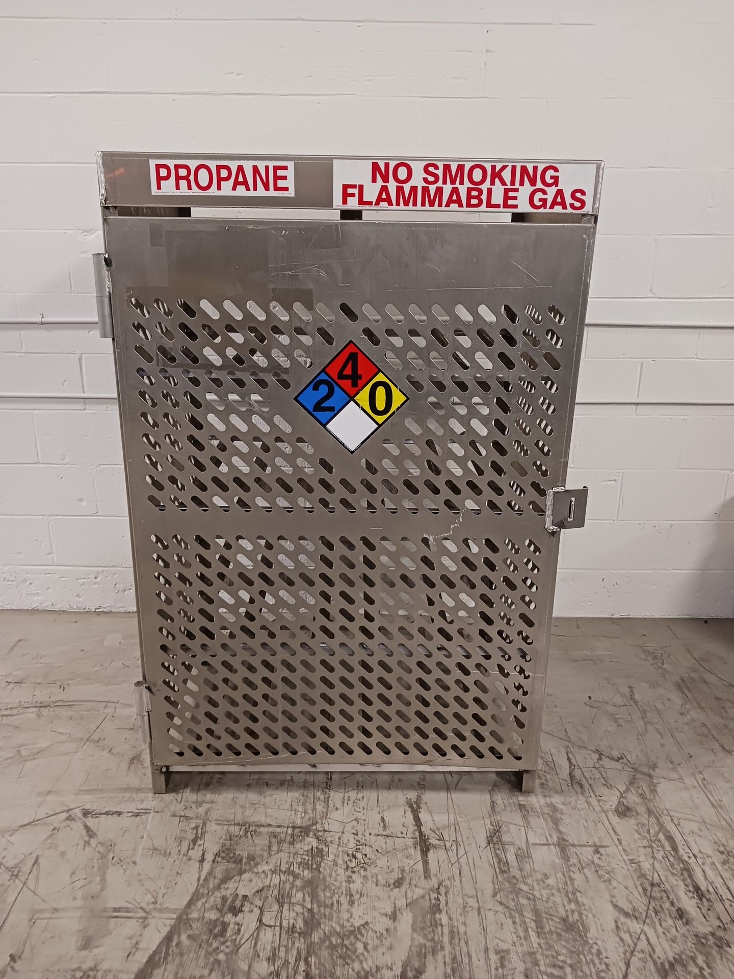 Forklift Propane Cage + 5 Tanks