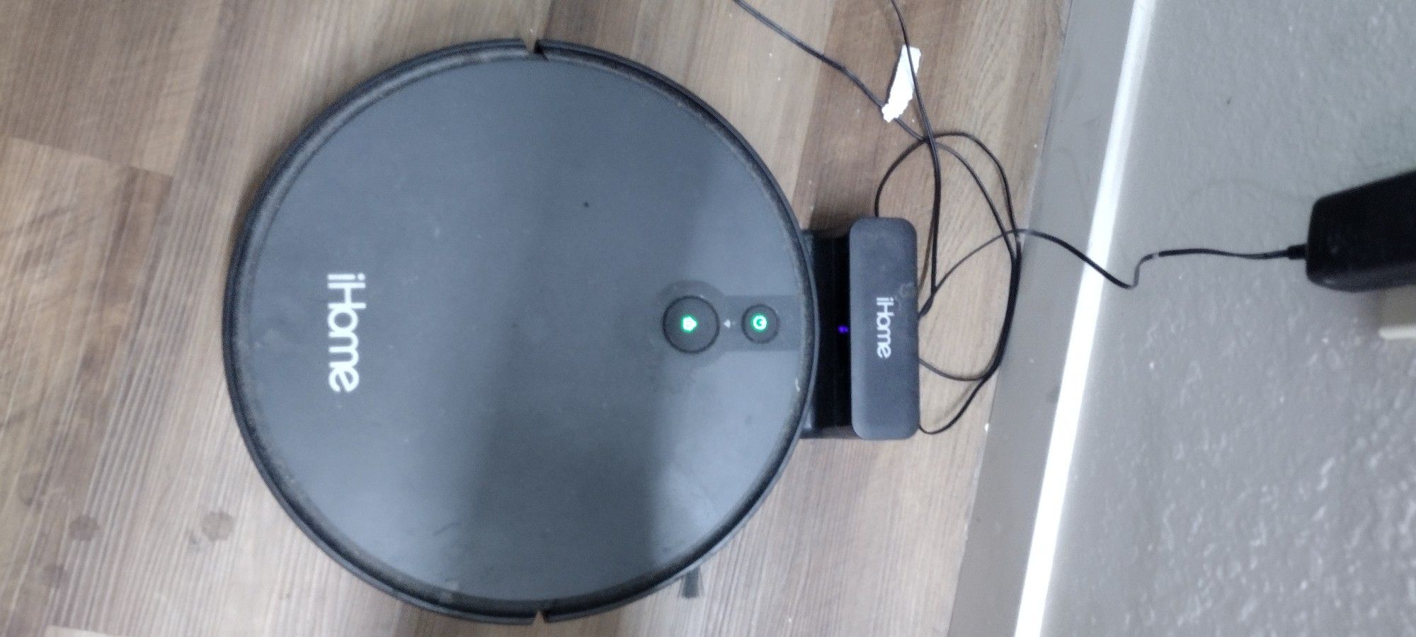 iHome iHRV9-BLK AutoVac Juno Robot Vacuum