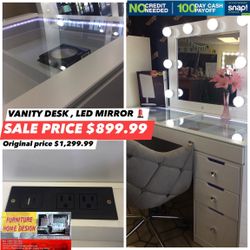 Vanity Desk With Mirror 
