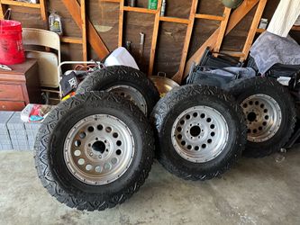 35x12.50R18 6 Lug wheels