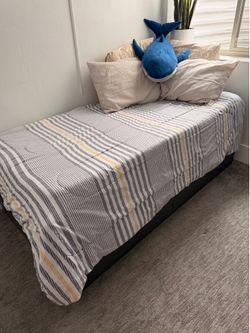 Day Bed (Twin -> King) with Two Drawers