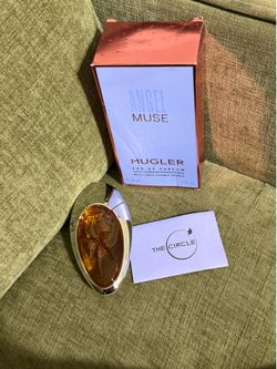 The Circle perfume