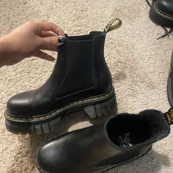 Like New Dr. Martens Chelsea Platform Boots Black Women’s Size 6 – Sold Out Style