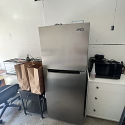 Magic Chef 10.1 cu. ft. Refrigerator 